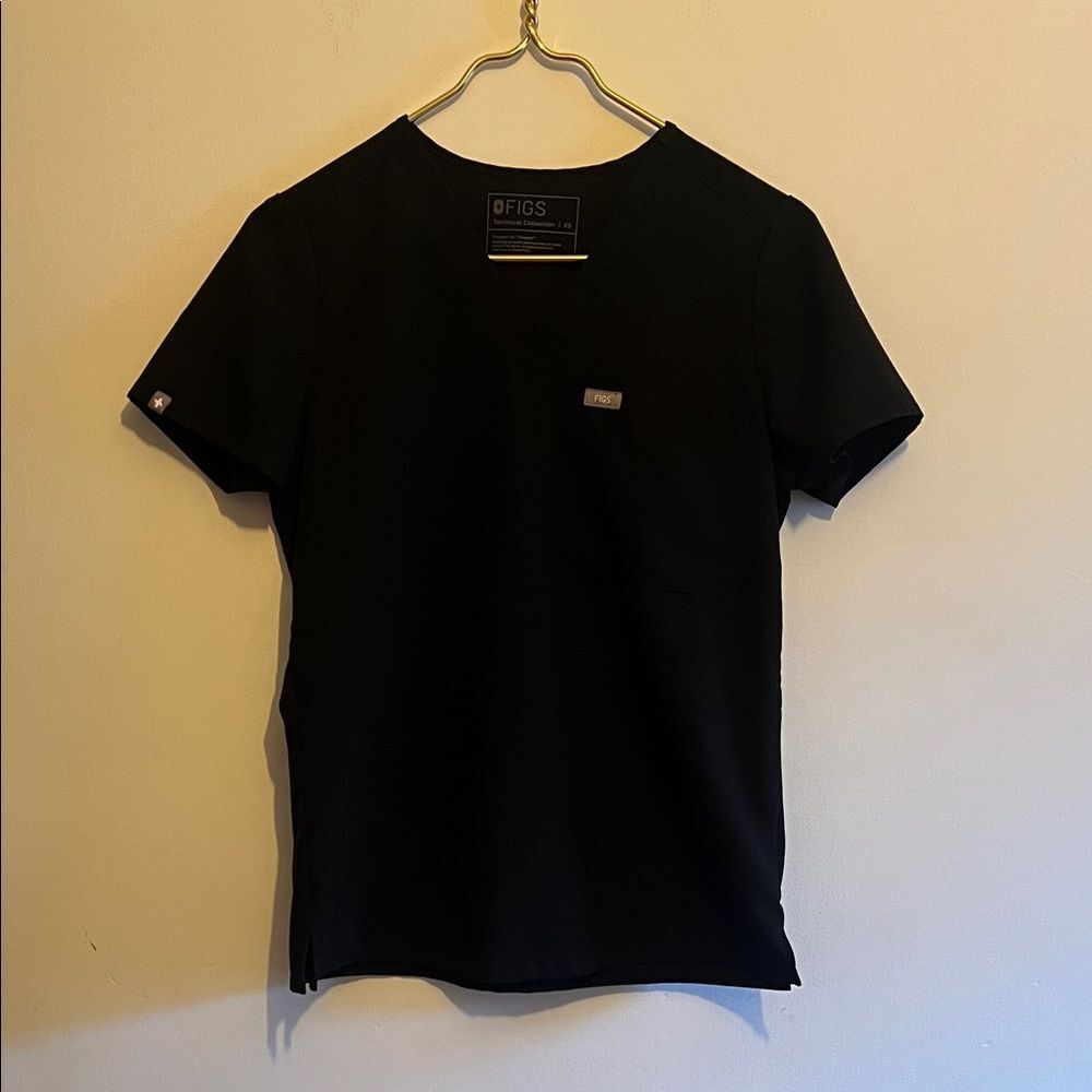 FIGS  Classic Black scrub top